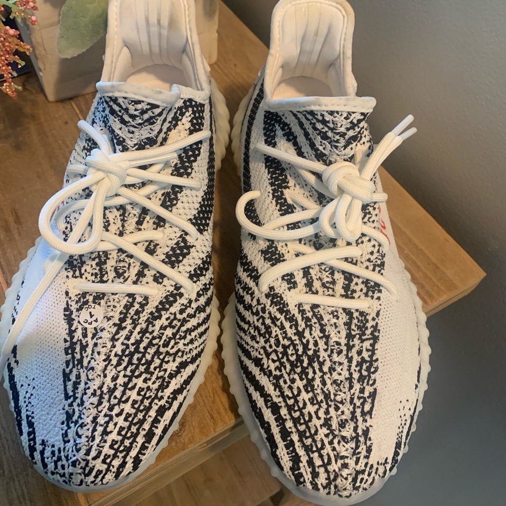 Yeezy Boost 350 V2 “zebra” - Picture 3 of 9